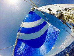 Velero de lujo para hasta 10 personas con snacks y refrescos a bordo