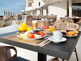 2 noches en Deluxe Gold con desayuno para 2 adultos + 1 niño + acceso al Spa + atenciones a la llegada