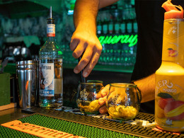 Picoteo para 2 con shisha + mojitos en La Plaza del Quinto Centenario