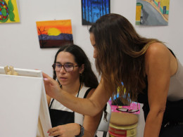 Taller de pintura artística con vino ¡Saca a relucir tu lado creativo!