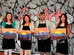 Taller de pintura artística con vino ¡Saca a relucir tu lado creativo!