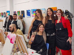 Taller de pintura artística con vino ¡Saca a relucir tu lado creativo!