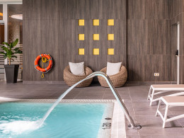 Circuito Spa para 2 con copa de cava + servicio de infusiones en sala de relajación  + parking