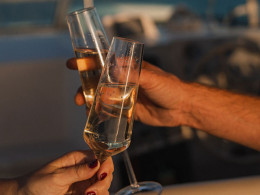 3 Horas de navegación privada Luxury con productos Gourmet y avistamiento de cetáceos