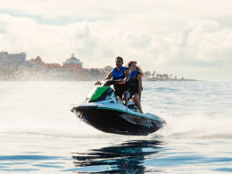 Excursión de 3h en barco de lujo con almuerzo + bebidas