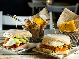 Delicioso brunch o drunch para 2 en Santa Cruz