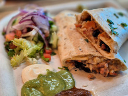 Visita guiada por la fábrica + cata de 5 cervezas artesanales con picoteo