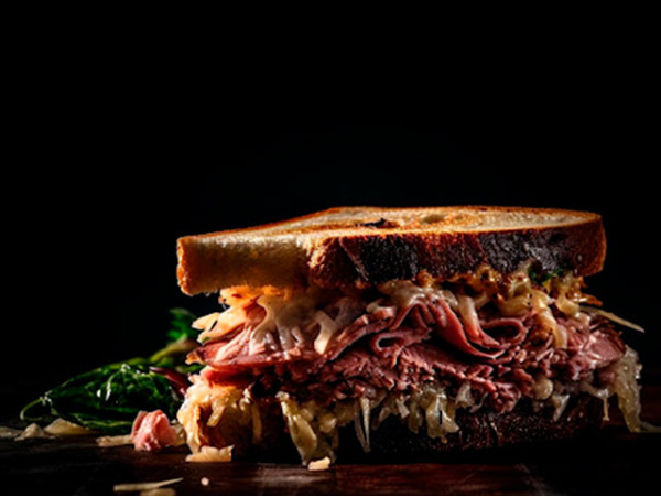 Menú de sandwich de pastrami para 2 en 56 Grados