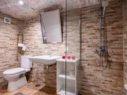 Estancia para 4 en Cueva de lujo Guayarmina con botella de cava + late checkout