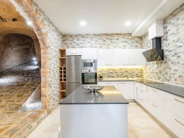 Estancia para 12 en Cueva de lujo Bencomo con botella de cava + late check-out