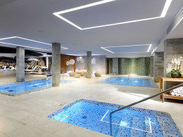 2 noches en Deluxe Gold con desayuno para 2 adultos + 1 niño + acceso al Spa + atenciones a la llegada