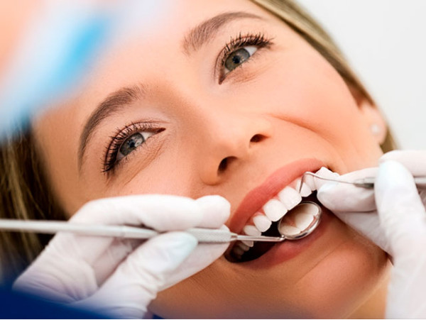 Limpieza dental completa con revisión clínica