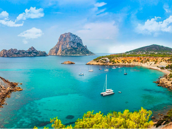 IBIZA: Vuelo + hotel + traslados desde Tenerife