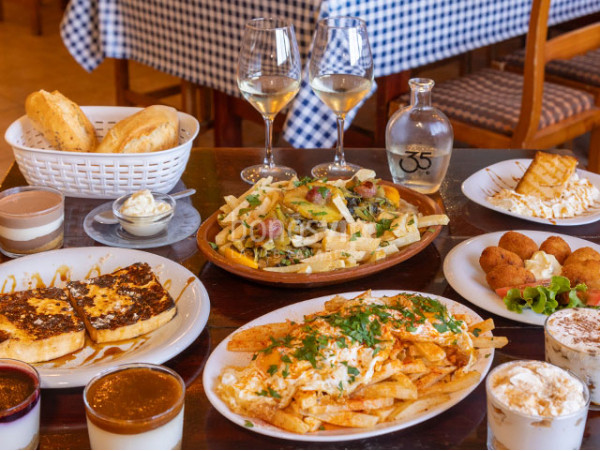 Menú para dos personas de comida canaria en el norte 