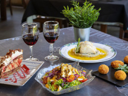 Menú gastronómico envuelto en naturaleza