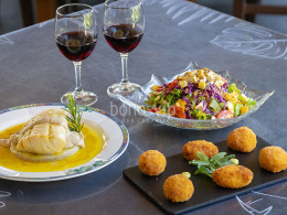 Menú gastronómico envuelto en naturaleza