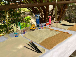 Diseña tu Tote Bag  con copa de vino o limonada + snack salados al aire libre